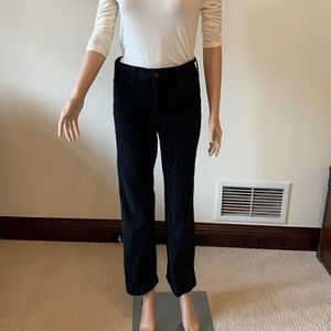 NYNJ Black Straight Leg Jeans. Size 8P.  Slenderizing. 29” inseam